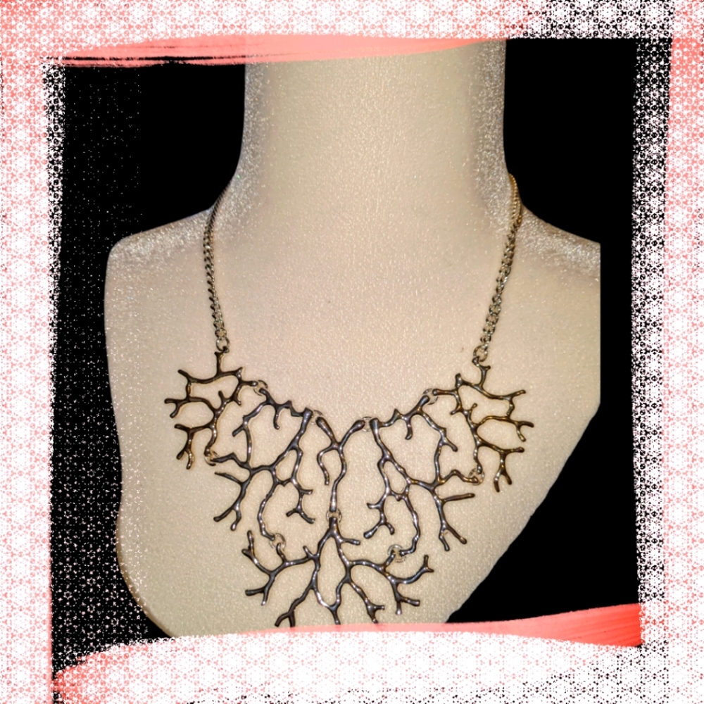 NEW  AVON NAUTICAL NECKLACE